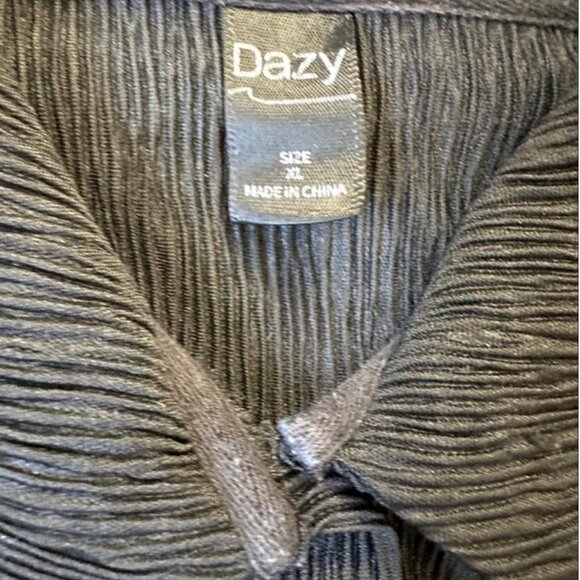 Unique pleated button down shirt with puffed balloon sleeves - Picture 4 of 8